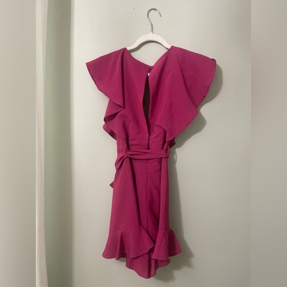 Short romper w/ feminine hem and neckline 💞 - Picture 2 of 3
